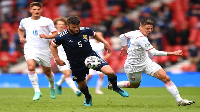  莱万多夫斯基爆冷击败塞尔维亚队，赛况扑朔迷离引爆全场！